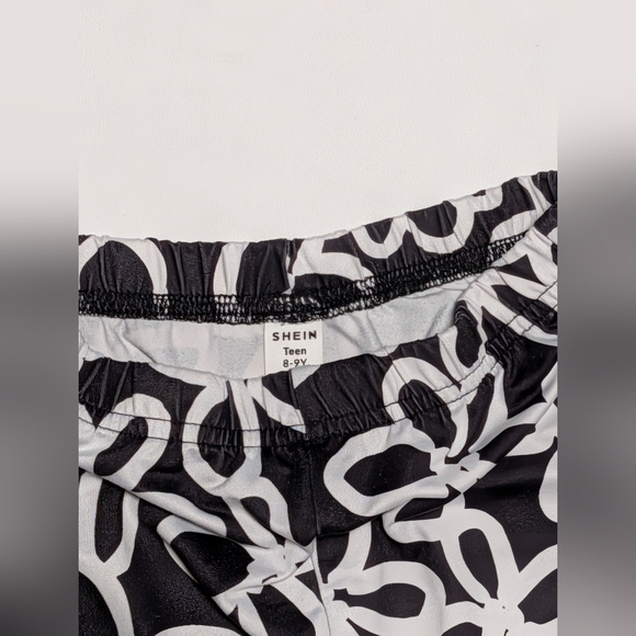 🌼 Black & White Floral Flare Pants | Girls 8–9Y - Picture 2 of 4